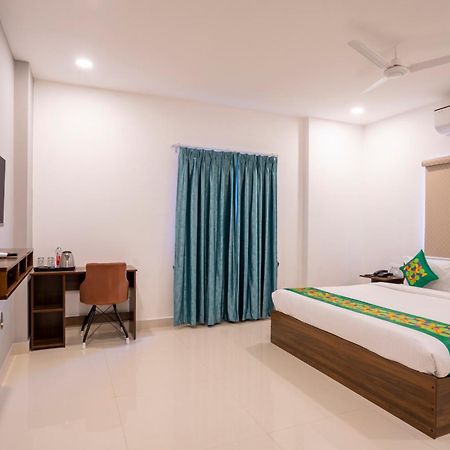 Treebo De Alphabet Gachibowli Hotel Haiderabad Buitenkant foto