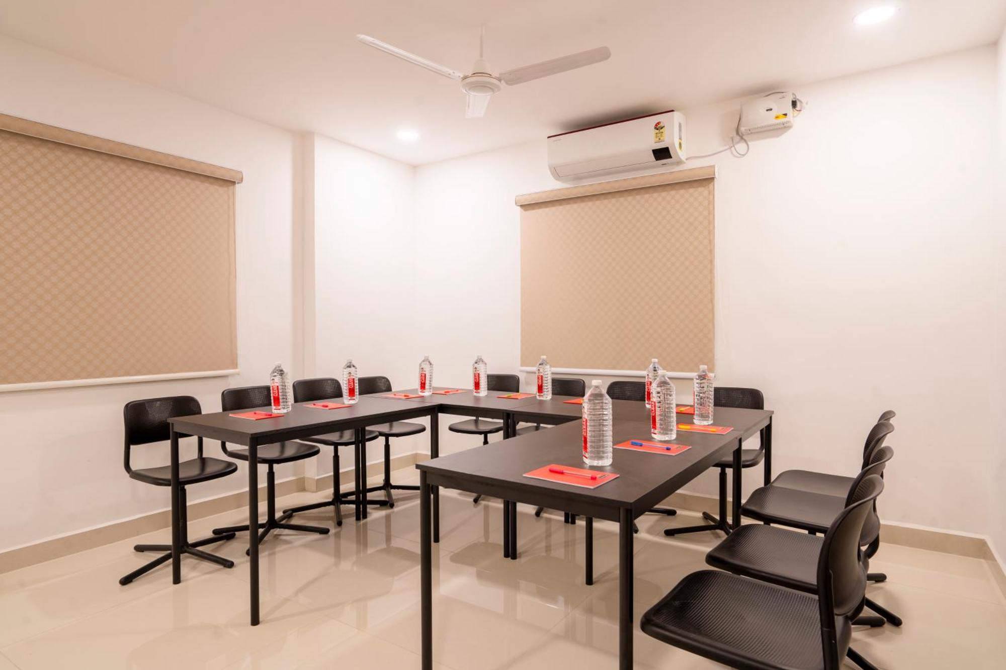 Treebo De Alphabet Gachibowli Hotel Haiderabad Buitenkant foto
