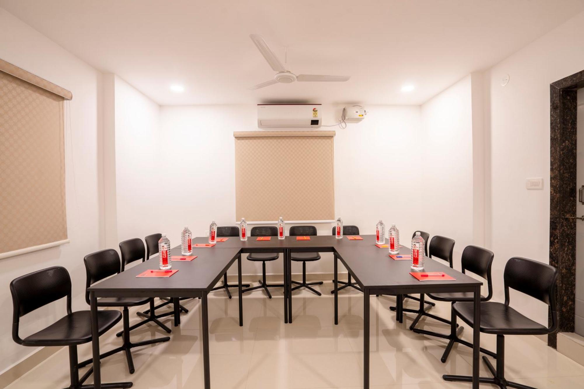 Treebo De Alphabet Gachibowli Hotel Haiderabad Buitenkant foto