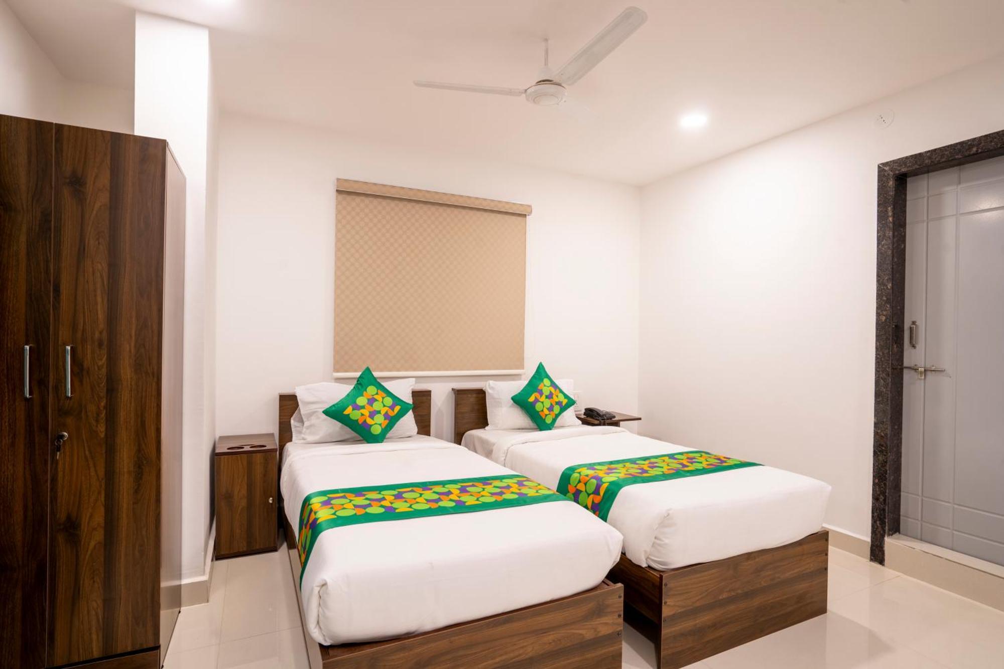Treebo De Alphabet Gachibowli Hotel Haiderabad Buitenkant foto
