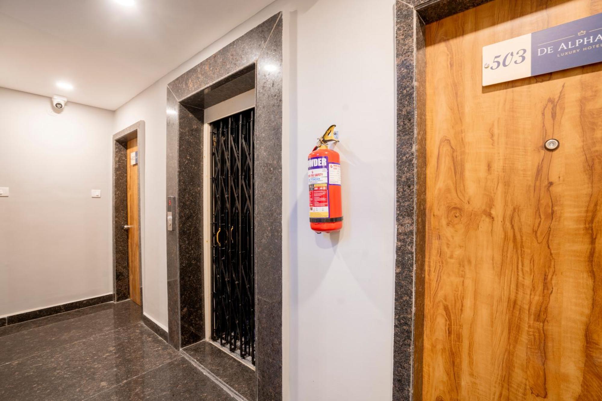 Treebo De Alphabet Gachibowli Hotel Haiderabad Buitenkant foto