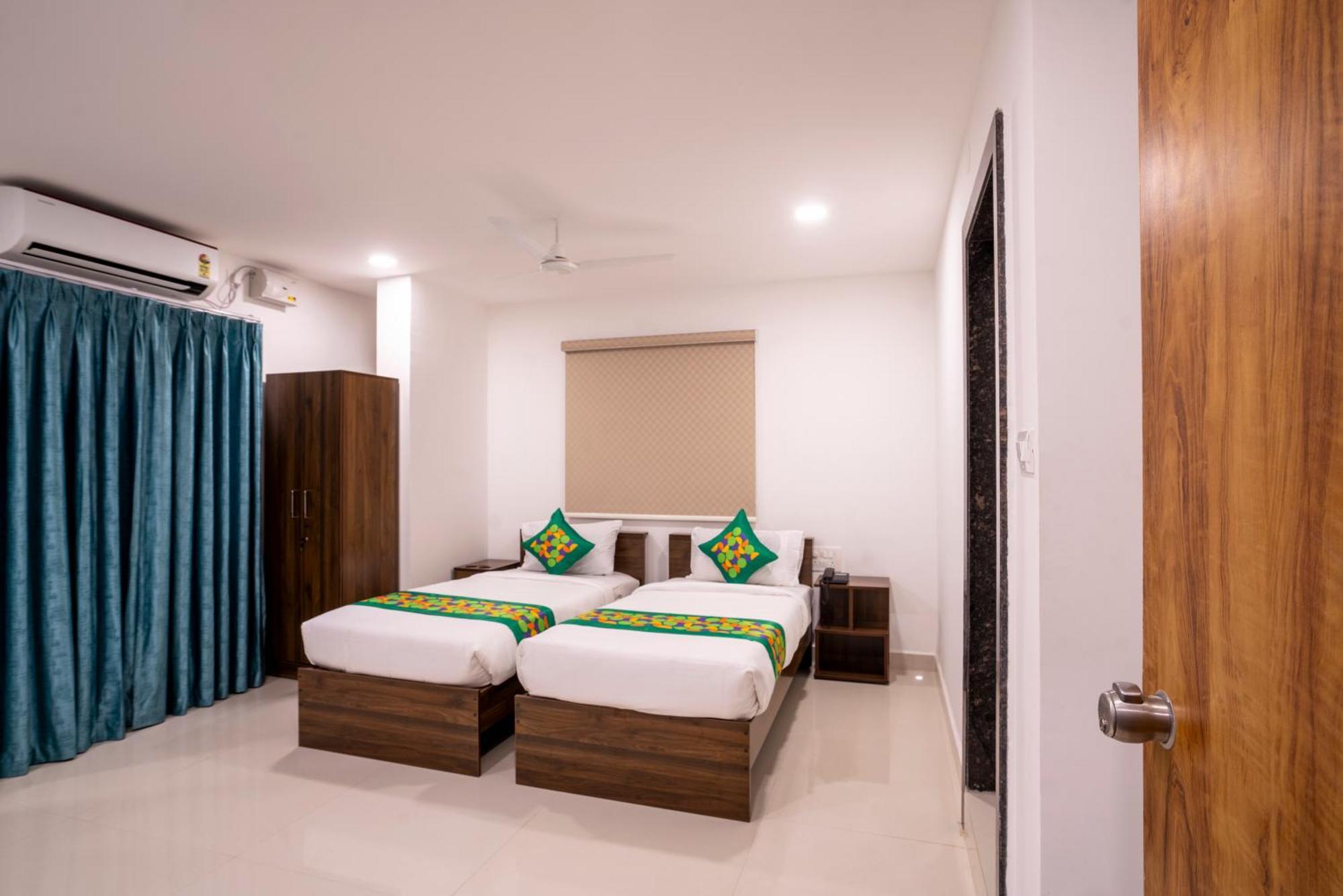 Treebo De Alphabet Gachibowli Hotel Haiderabad Buitenkant foto