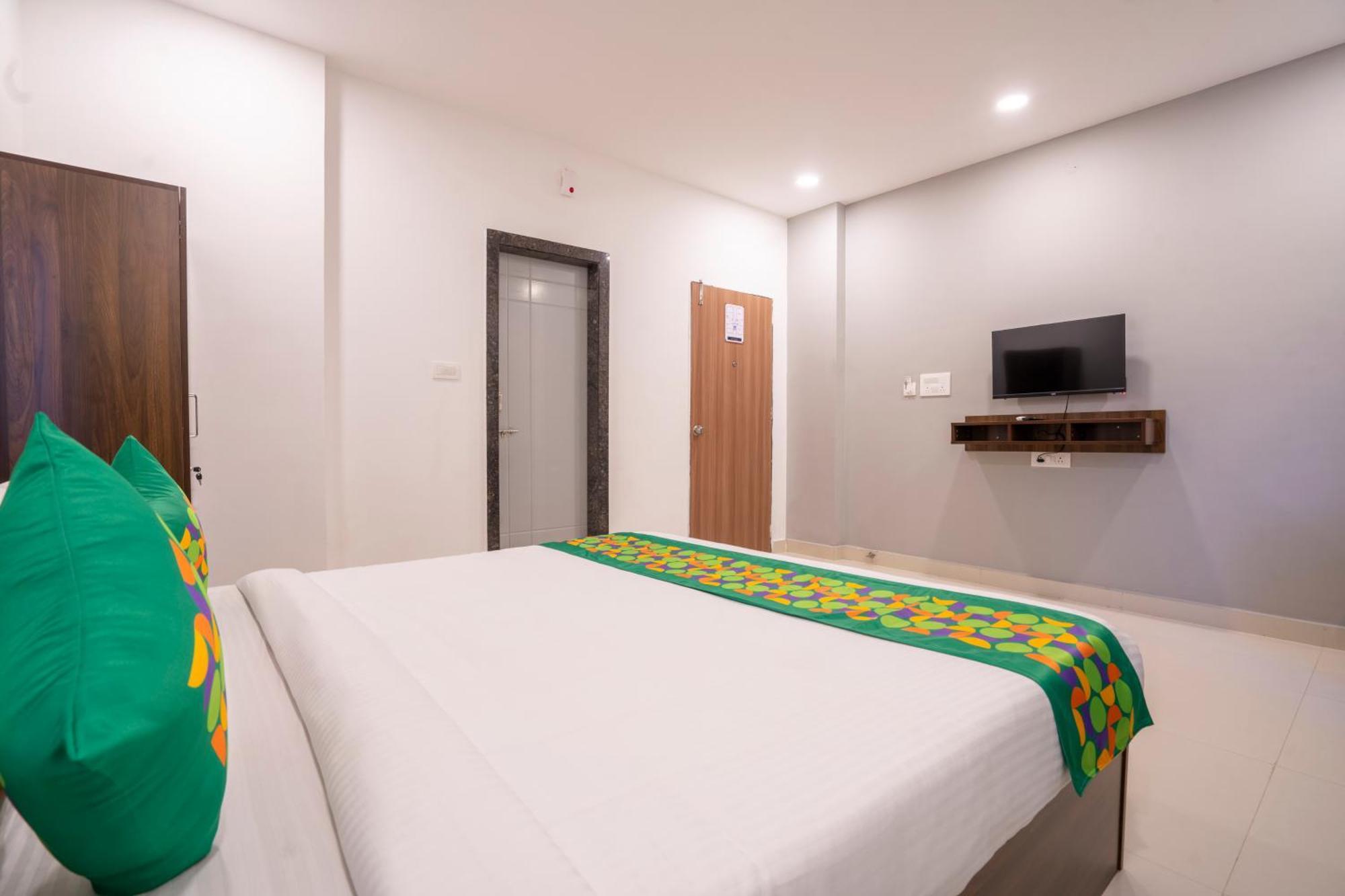 Treebo De Alphabet Gachibowli Hotel Haiderabad Buitenkant foto