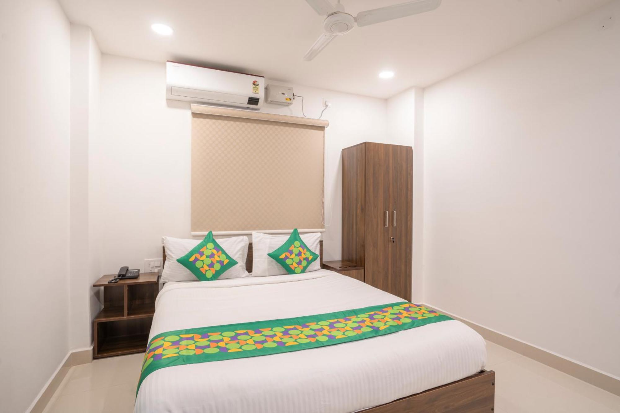 Treebo De Alphabet Gachibowli Hotel Haiderabad Buitenkant foto